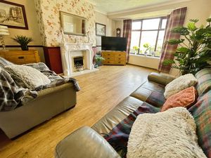 Lounge- click for photo gallery